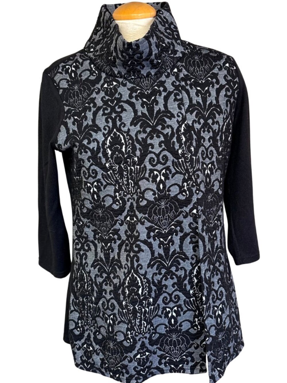 Turtleneck half sleeve in Black and Gray